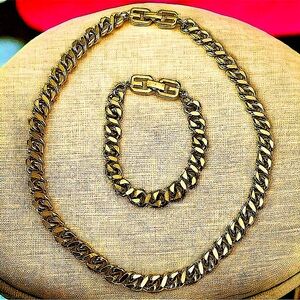 SIGNED RARE GIVENCHY CUBAN LINK GOLD CHAIN and BRACELET
VINTAGE 90s NECKLACE